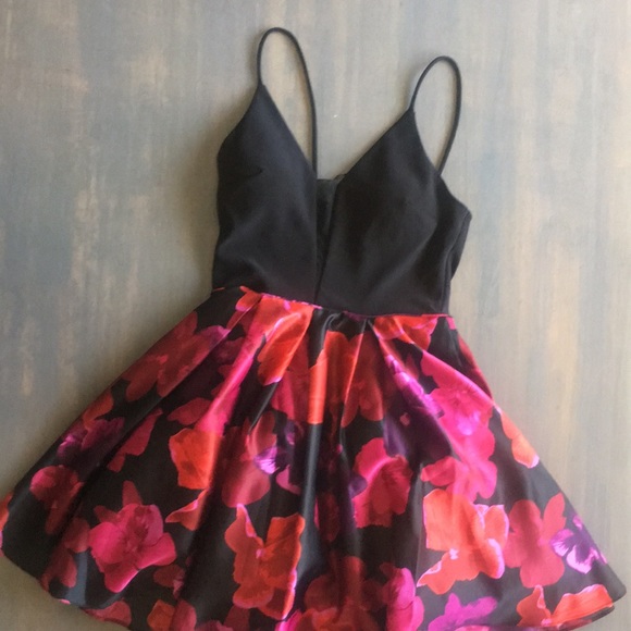 Floral dress - Picture 2 of 8